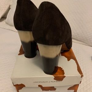 Donald Pliner Brown Suede leather pumps horn finished heel 7.5